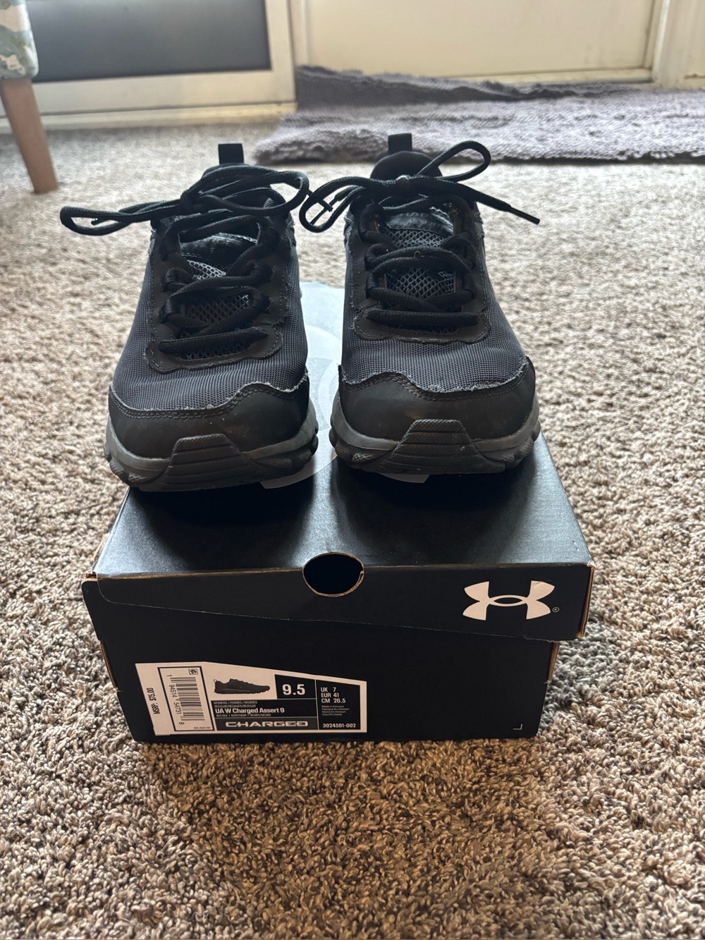 Under Armour woman’s  Black Athletic Trainers with Cushioned Sole size 9.5